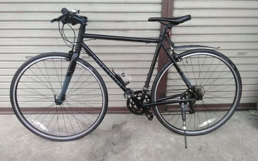 クロスバイク  PURE CYCLES 700 16段変速 ブラック 配送無料