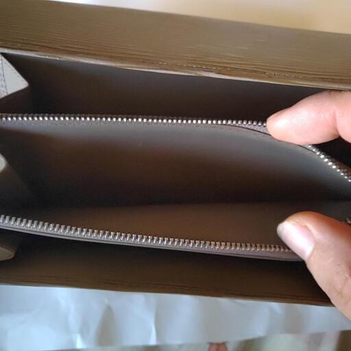 定価6万円前後。ルイヴィトン、エピ長財布【極美品】