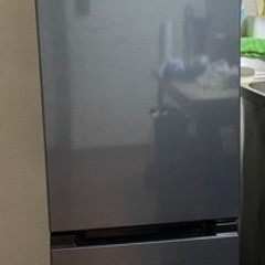 冷蔵庫、32型テレビ、ソファーベッド売ります。