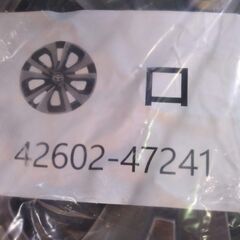 トヨタ15インチ【新車】50 プリウス【新車外し】トヨタ純正 カバー付き 50系 プリウス純正 PCD100 ラクティス カローラ ウィッシュ プレミオ 4本