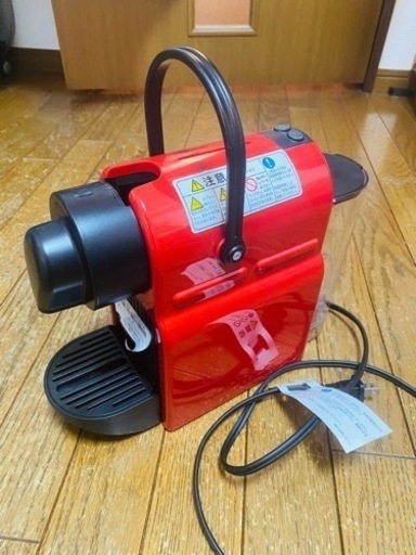 ネスプレッソ カプセル式コーヒーメーカー(レッド)