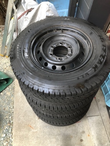 ハイエース　195/80/15 スタッドレス　ホイール付
