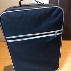 布製黒の小さいスーツケース