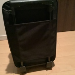 黒の布製スーツケース