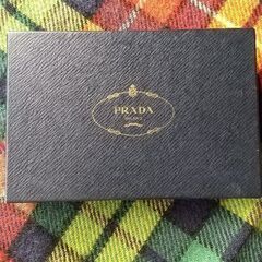 PRADA プラダ財布の紺色空き箱