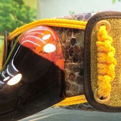 110.000円　黒檀沖縄三線本張り　ストラップ、ハブ油原音ウマ他色々付き