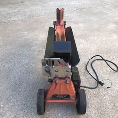 中古品 ナカトミ 薪割り機 LS-520(S)100V 粉砕力：4トン 破砕最大能力