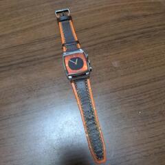 オレンジの腕時計