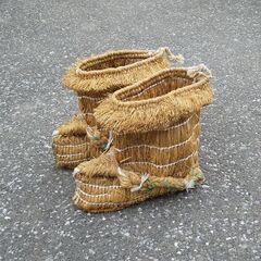 藁で編んだ長靴  民芸品