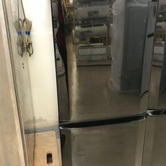 値下げしました！！✨冷蔵庫　三菱　MR-PI5EC-KK　18年式　140L　中古品　割れ有り✨うるま市田場✨ 値下げしました！！✨冷蔵庫 三菱 MR-PI5EC-KK 18年式 140L 中古品
