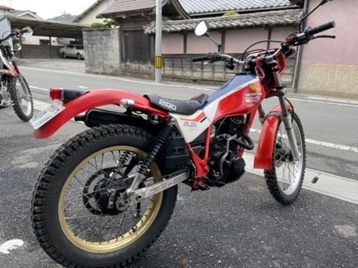 ホンダ　TLR200