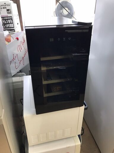 新同品！！！　ＰＩＵＳＱ　ワインセラー（８本用）　９，９８０円（税込み）