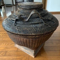 ラタン編みかご、アジア雑貨、直径高さそれぞれ60cm
