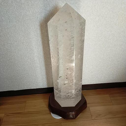 受け渡し予定あり　水晶　六角柱　玄関飾り　台座つき