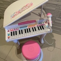 子供のおもちゃピアノ