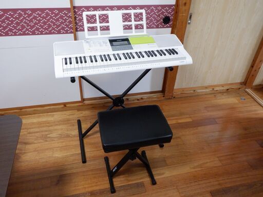 電子ピアノ　台・椅子付き　カシオ　ＬＫ－５１１　ＨＩＫＡＲＩ