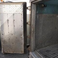 香取市山之辺】No.Y-54 保冷コンテナ ダメージあり 長さ約330cm×幅