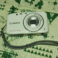 デジタルカメラ（Lumix）