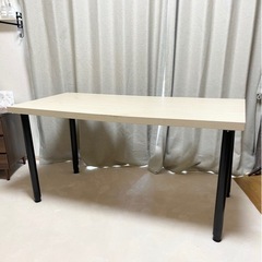 IKEA 脚の長さが変えられるダイニングテーブル