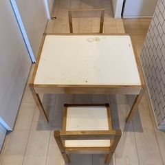 IKEA  レット　テーブルとイス2つの3点セット