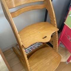 タダ　子供用　椅子　高さ調整可能