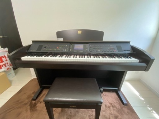 電子ピアノ　Clavinova CVP303 中古