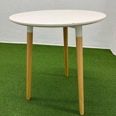 丸い白テーブルX２