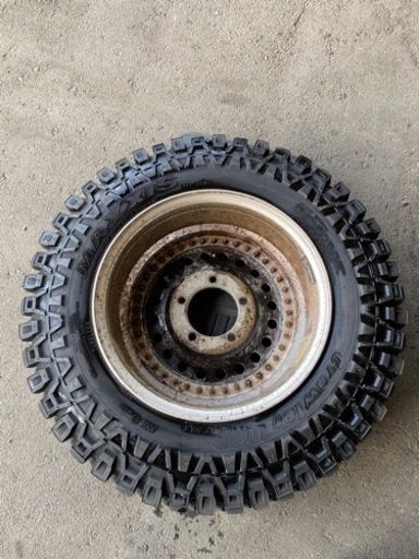 中古】ジムニー用タイヤ（アルミホイール付）MAXXIS Creepy Crawler