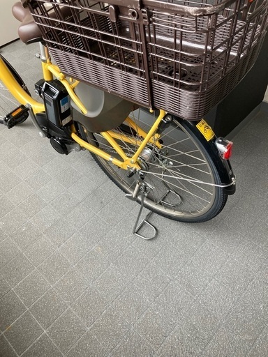 ほぼ新品に近い美品です、かなりお得です。