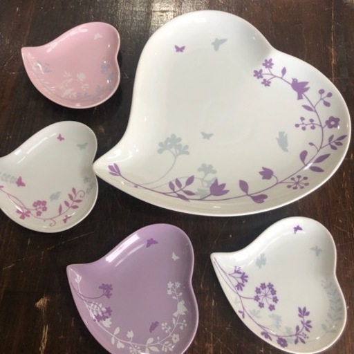 未使用品　CUORE   ハート型　お皿　5点　セット　パーティー　集まり　盛付け　取り皿　おすすめ‼︎