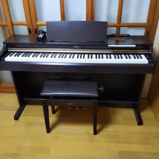 【ヤマハ】　電子ピアノ　2015年製　（ヘッドホン、取扱説明書あり）