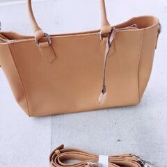 【成立】新品！！ショルダーバッグ　ベージュ　☆オフィスにもプライ...