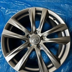 日産Y51フーガ純正18インチ インフィニティオーナメント付き