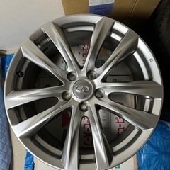 日産Y51フーガ純正18インチ インフィニティオーナメント付き