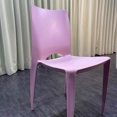 シンプルで軽快カラーな椅子()購入時は20000円以上しました)　３色（ピンク32脚　イエロー32脚　グリーン32脚　）