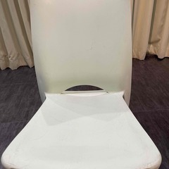 シンプルで軽快カラーな椅子()購入時は20000円以上しました)　３色（ピンク32脚　イエロー32脚　グリーン32脚　）