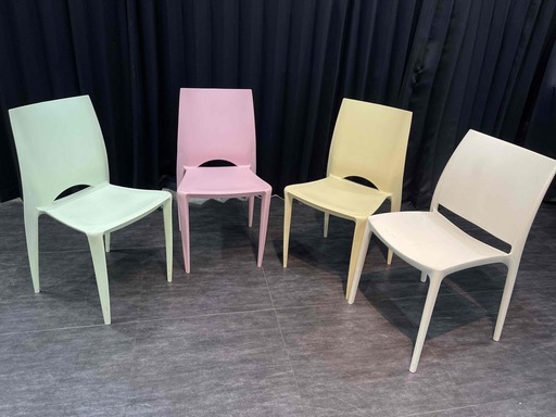 シンプルで軽快カラーな椅子()購入時は20000円以上しました)　３色（ピンク32脚　イエロー32脚　グリーン32脚　）