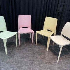 シンプルで軽快カラーな椅子()購入時は20000円以上しました)...