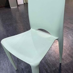 シンプルで軽快カラーな椅子()購入時は20000円以上しました)　３色（ピンク32脚　イエロー32脚　グリーン32脚　）