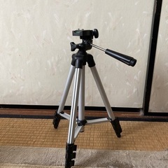 三脚　tripod