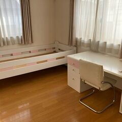 子供用机差し上げます。