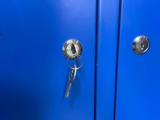 【リサイクルサービス八光　田上店　配達・設置OK】キャビネット　ブルー　鍵付き リサイクルサービス八光 田上店 配達・設置OK】キャビネット ブルー 鍵付き