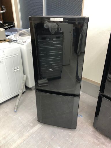 Y　MITSUBISHI 2018年製ノンフロン冷凍冷蔵庫 MR-P15D-B 146L ラウンドカットデザイン 耐熱約100℃トップテーブル