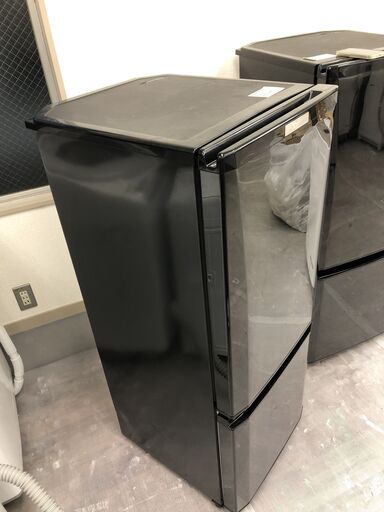 Y　MITSUBISHI 2018年製ノンフロン冷凍冷蔵庫 MR-P15D-B 146L ラウンドカットデザイン 耐熱約100℃トップテーブル