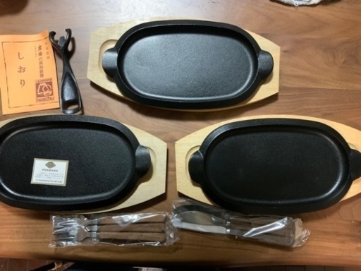 新品未使用 南部鉄器 ステーキ鉄板セット 南部鉄器 岩鋳 ステーキ皿 3枚
