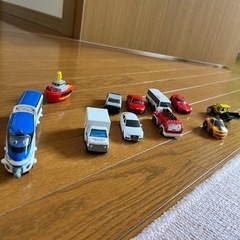 車のおもちゃなど