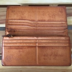 GANZOの長財布。馬皮オリジナル色。