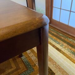 ダイニングテーブルとしても使える優しいデザイン − 福岡県