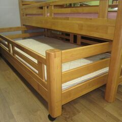 R433 国産 関家具 3段ベッド、天然木、ライト・マットレス付、幅108cm 美品
