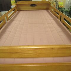 R433 国産 関家具 3段ベッド、天然木、ライト・マットレス付、幅108cm 美品